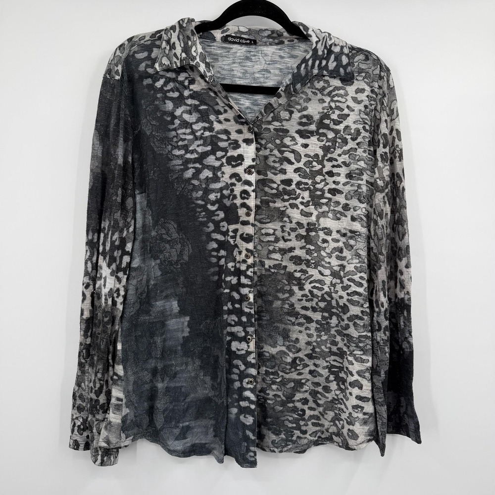 DAVID CLINE Tunic Blouse Womens Large Gray Animal Print Lightweight Button